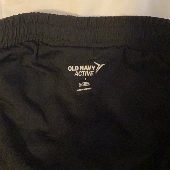 old navy active shorts - Picture 3 of 3